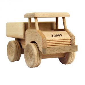 Holz LKW als Ostergeschenk für Kinder