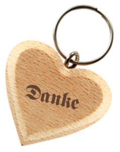 Kleines Geschenk zu Muttertag - Schlüsselanhänger aus Holz mit Gravur "Danke"